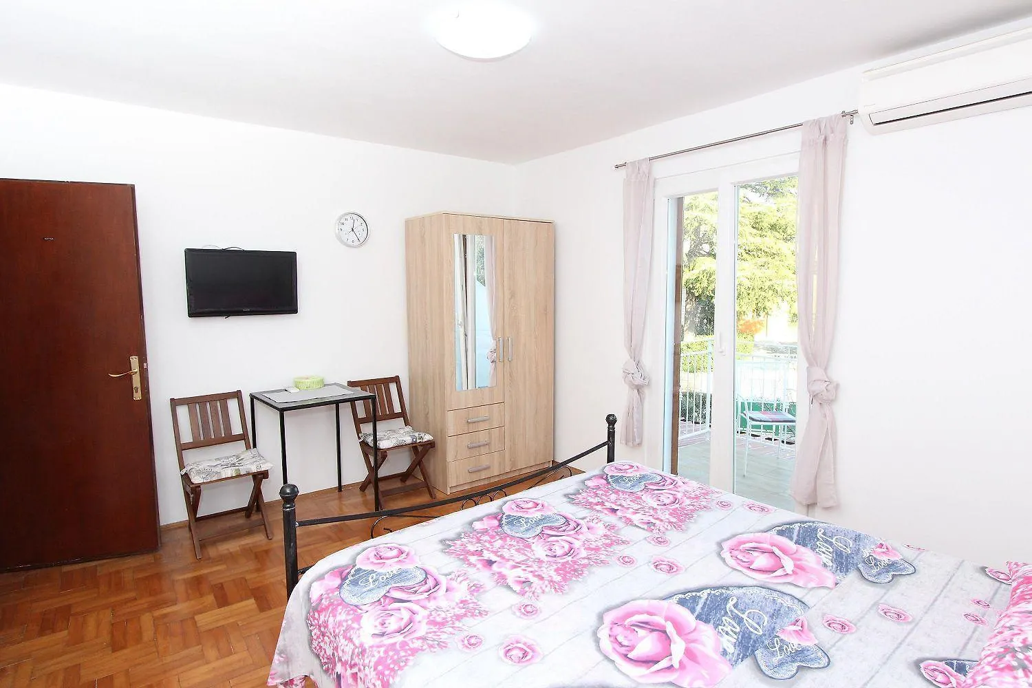 Lichtdurchflutetes Apartment Nur 300 Meter Zum Strand Mit Balkon, Privatparkplatz Rovinj