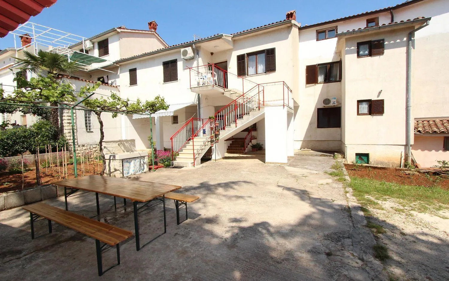 Lichtdurchflutetes Apartment Nur 300 Meter Zum Strand Mit Balkon, Privatparkplatz Rovinj