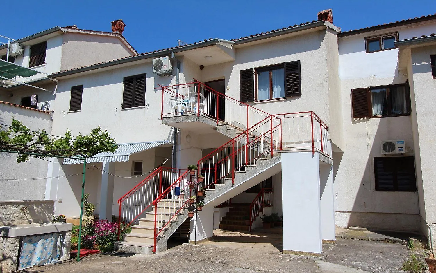 Lichtdurchflutetes Apartment Nur 300 Meter Zum Strand Mit Balkon, Privatparkplatz Rovinj