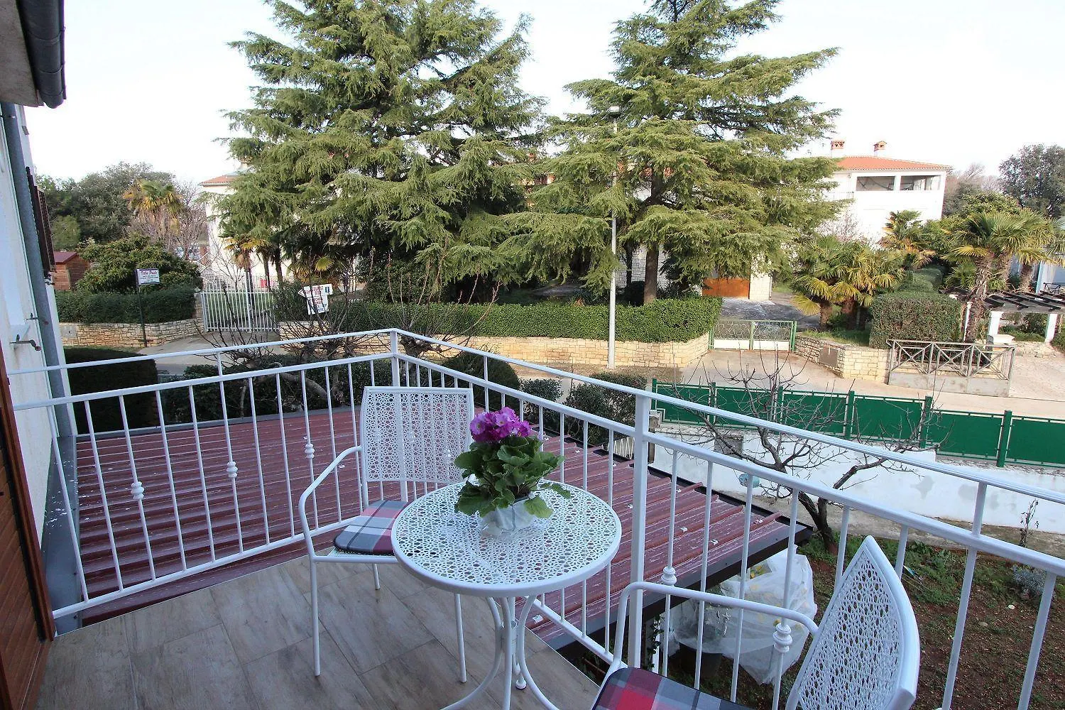 Lichtdurchflutetes Apartment Nur 300 Meter Zum Strand Mit Balkon, Privatparkplatz Rovinj