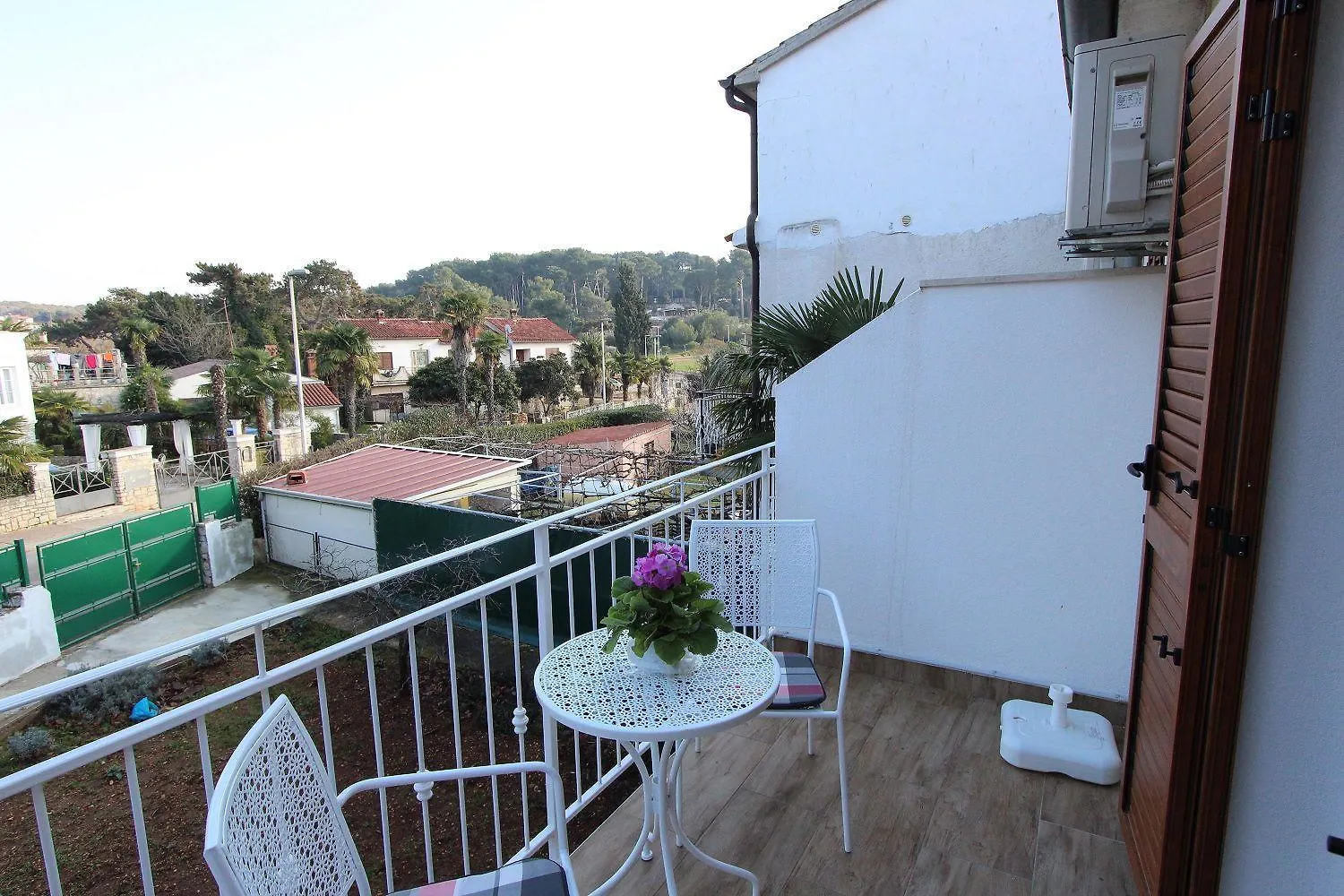 Lichtdurchflutetes Apartment Nur 300 Meter Zum Strand Mit Balkon, Privatparkplatz Rovinj